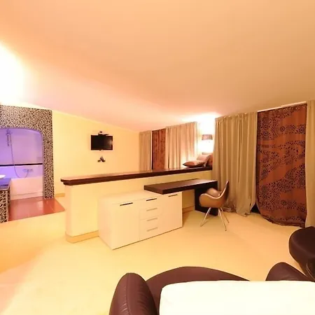 Grand Paradiso Hotel