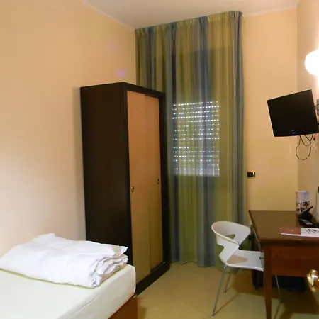 Grand Paradiso 4* 카탄차로