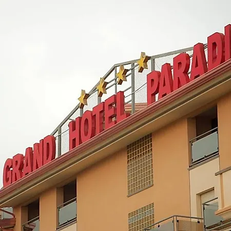 Grand Paradiso Hotell 4*