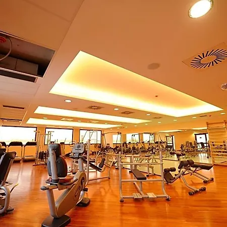 Grand Paradiso Hotell 4*