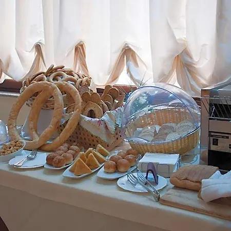 Grand Paradiso Hotell