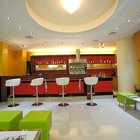 Grand Paradiso Hotell 4*