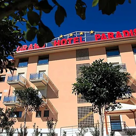 Hotell Grand Paradiso 4*