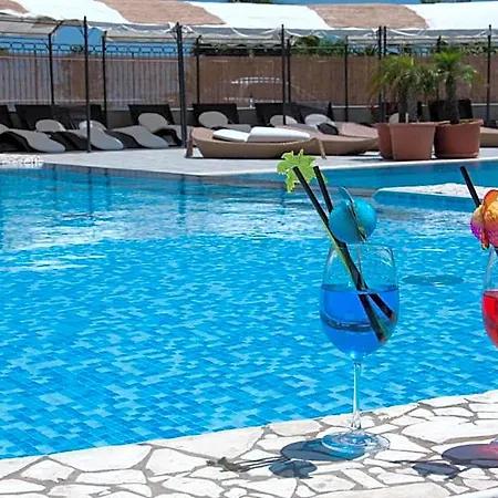 Grand Paradiso Hotell