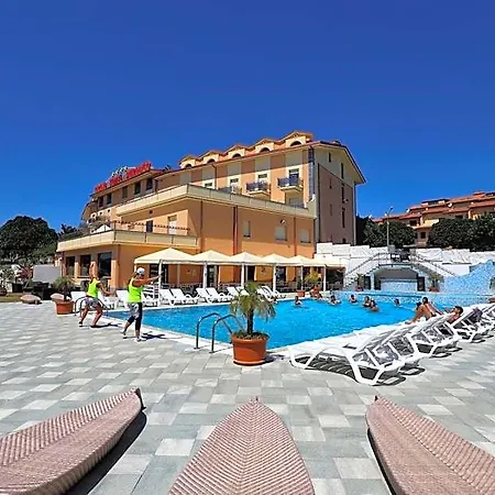 Grand Paradiso Hotell 4*