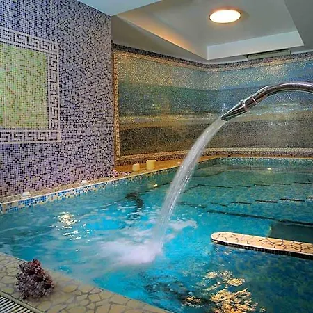 Grand Paradiso Hotell 4*