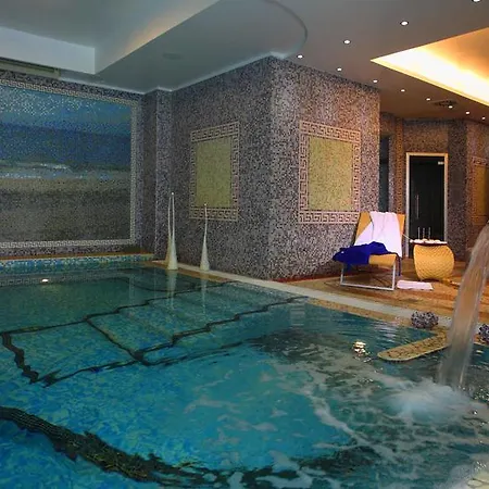 Grand Paradiso Hotel 4*