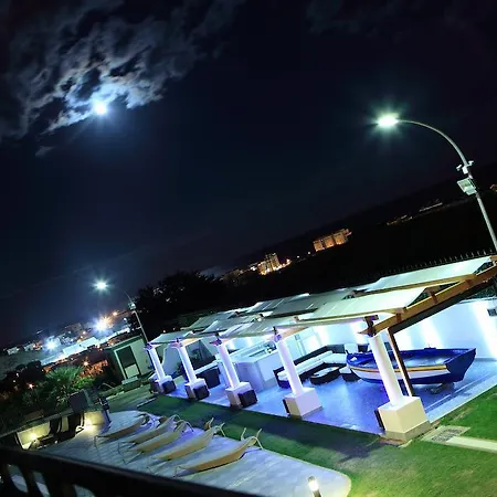 Ξενοδοχείο Grand Paradiso 4*