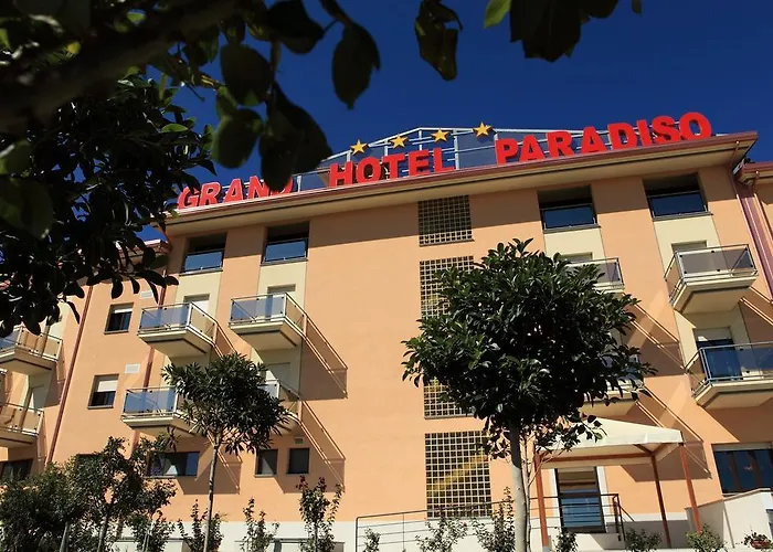 Grand Paradiso Hotel
